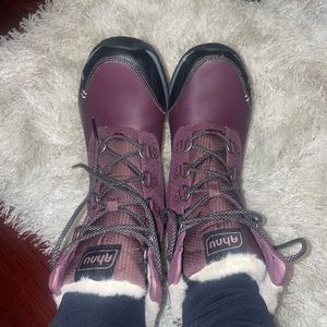 Ahnu  Boots Vibram Insulated burgundy Leather Waterproof - like new